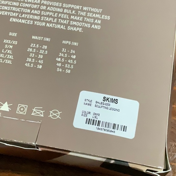 SKIMS sculpting legging - Picture 2 of 3